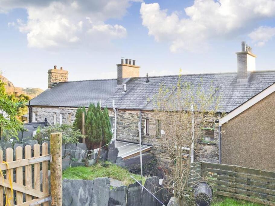 Cosy Terrace Cottage Built Into The Mountain Side. Blaenau Ffestiniog Exterior foto