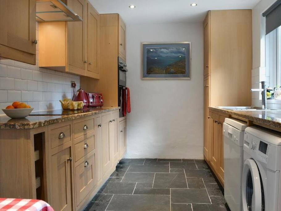 Cosy Terrace Cottage Built Into The Mountain Side. Blaenau Ffestiniog Exterior foto