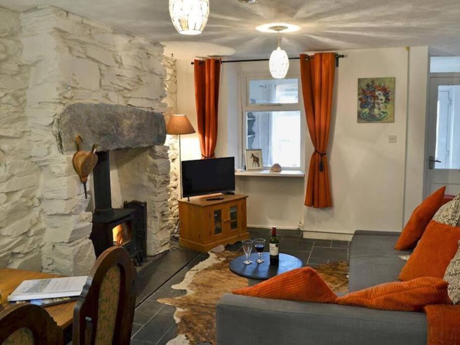 Cosy Terrace Cottage Built Into The Mountain Side. Blaenau Ffestiniog Exterior foto