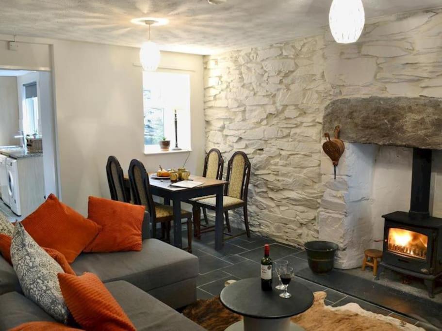 Cosy Terrace Cottage Built Into The Mountain Side. Blaenau Ffestiniog Exterior foto